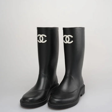 Elegant women's boots