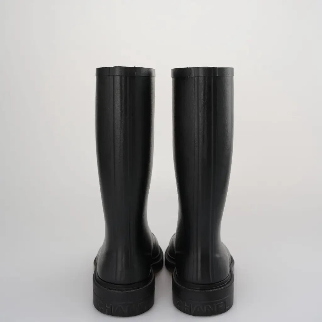 Elegant women's boots