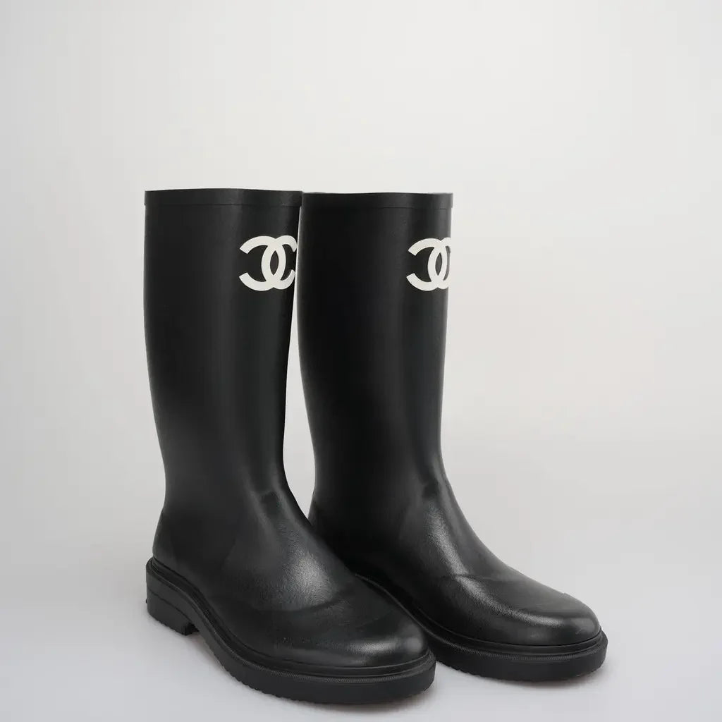 Elegant women's boots